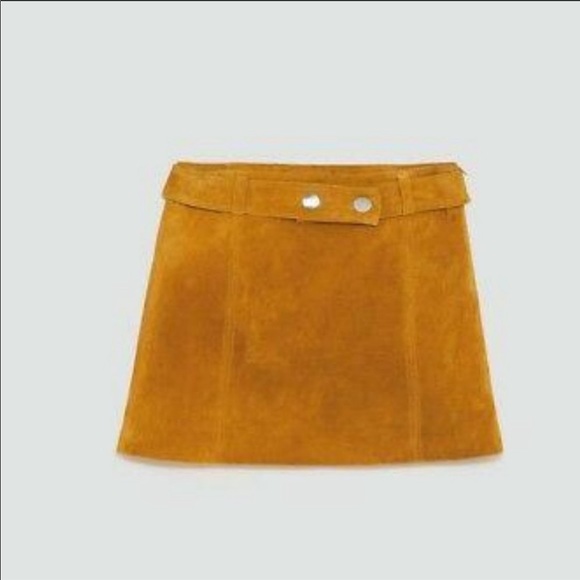 Zara 100% Suede Mini Skirt in Mustard Color - Picture 3 of 11